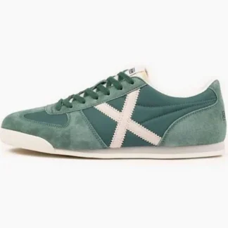 Zapatilla Munich verde de perfil lateral, modelo unisex de diseño urbano y máxima comodidad